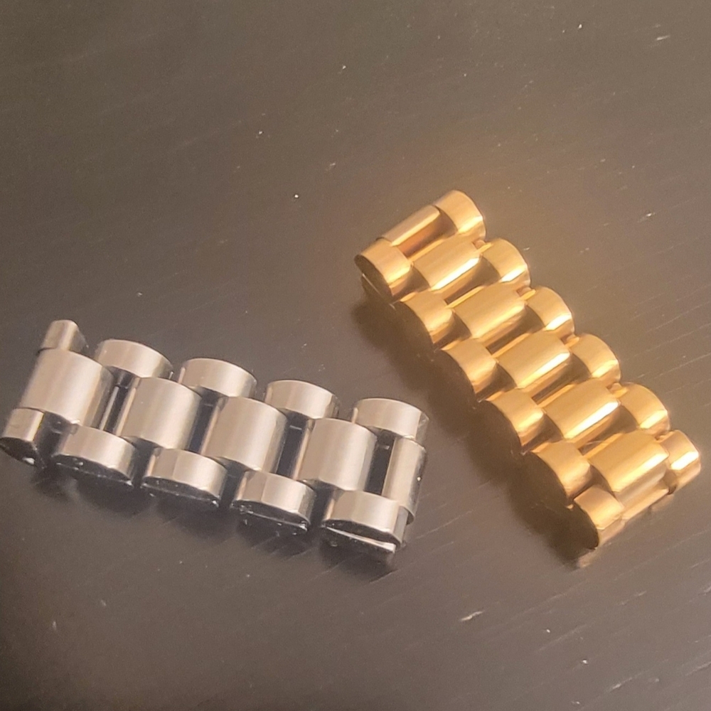 Two Stackable Fashion Rings (Silver/Gold) - Picture 2 of 6